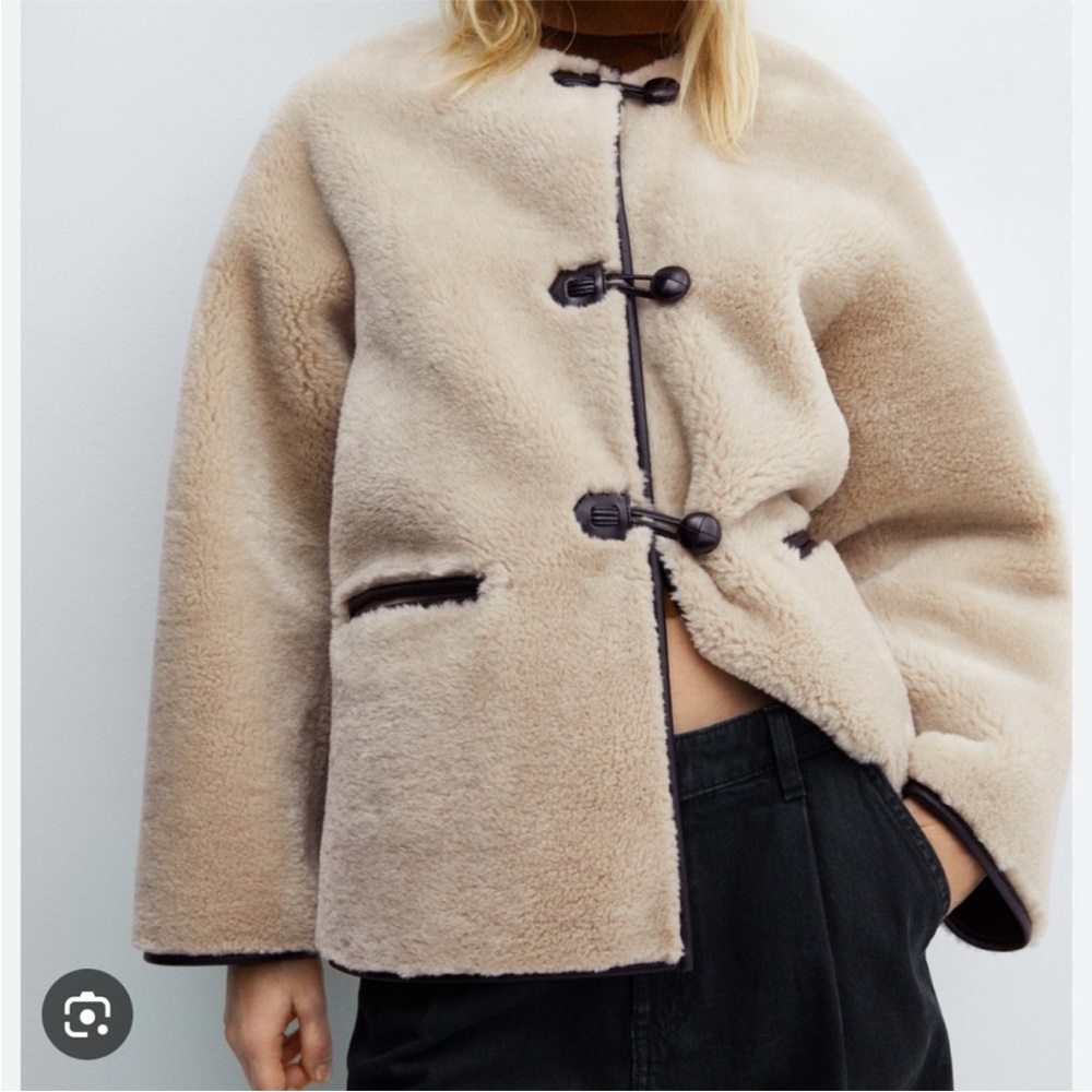Mango FUR-EFFECT COAT WITH APPLIQUÉS